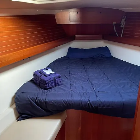 Úszó hotel Singular En *