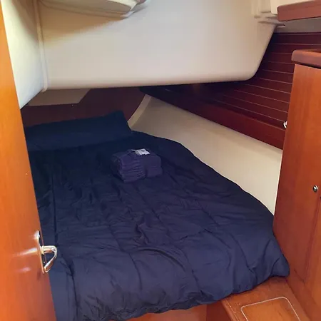 Bateau-hôtel Singular En *