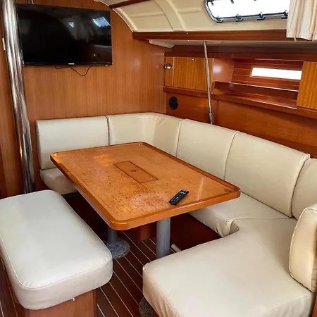 Singular En Úszó hotel