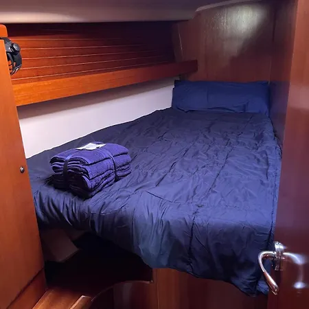 Úszó hotel Singular En *