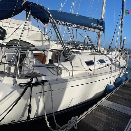 Singular En Úszó hotel Baiona