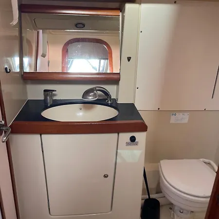 Singular En Úszó hotel *