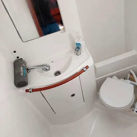 Úszó hotel Singular En *