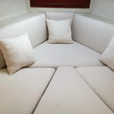 Singular En Úszó hotel Baiona