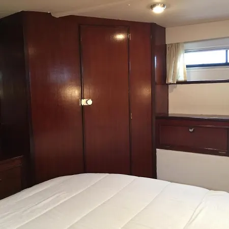 Singular En Úszó hotel