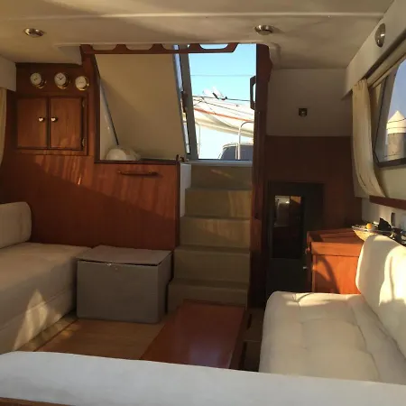 Úszó hotel Singular En Baiona