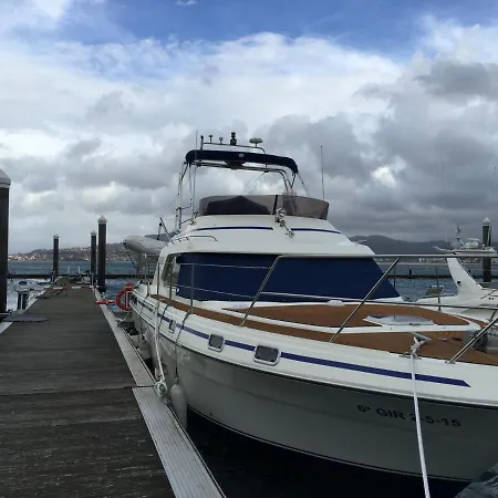 Úszó hotel Singular En *