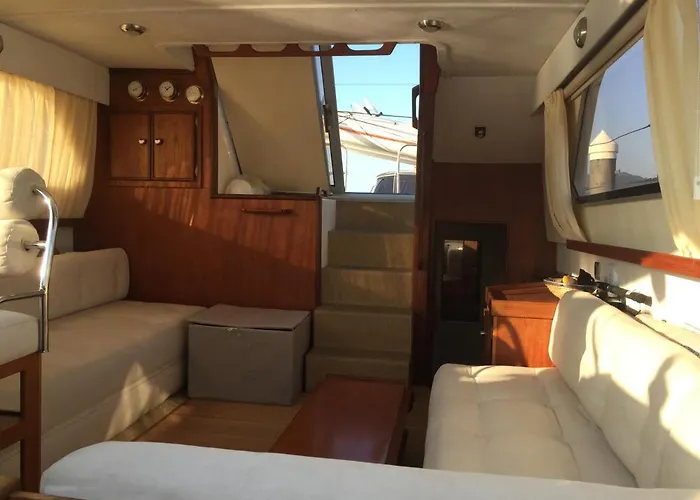 船上ホテル Singular En バイヨーナ